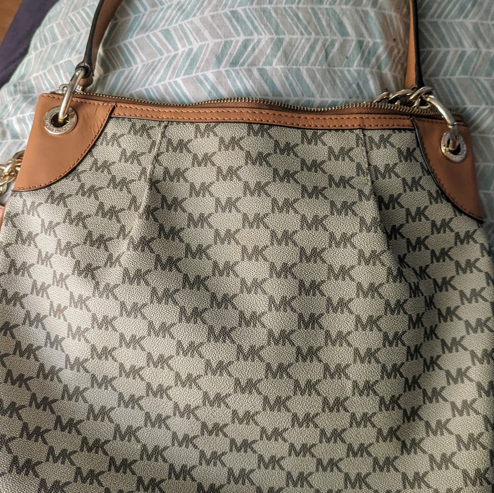 Michael kors crossbody bag